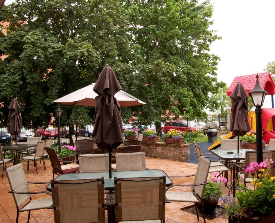 V Hotel & Suites Moncton Exterior foto